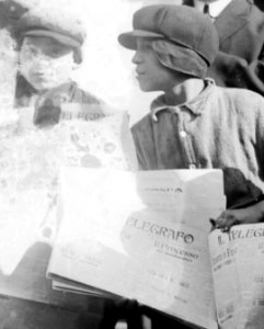 Il Telegrafo and newspaper boys in the 1910s, from- N.Y. - Frisco walkers LCCN2014695419 (cropped)