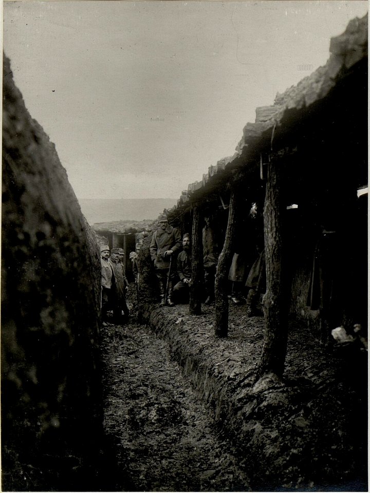 Im Schützengraben des Feldjägerbataillons 4 südöstlich von Malin, am 3.I.1916 (BildID 15541435)