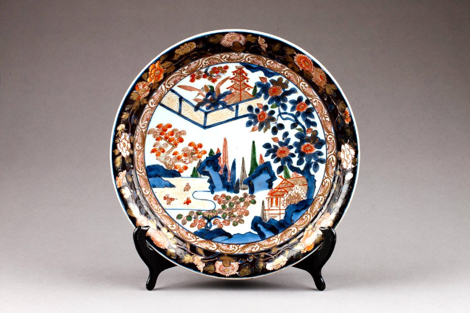 Imari porslinsfat gjort på 1700-talet i Japan - Hallwylska museet - 95955