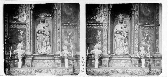 Imatge del lateral d ' un altar de l'església de la Pineda