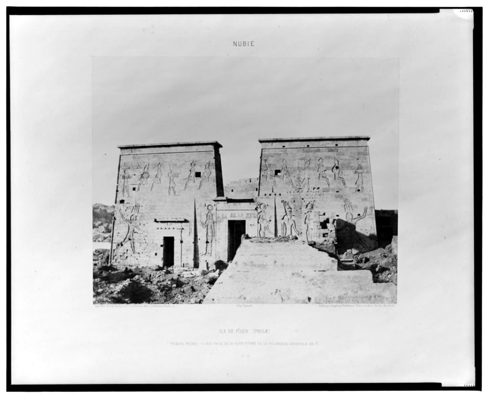 Ile de Fîleh (Philae) - premier pylône - vue prise de la plate-forme de la colonnade orientale en P - Félix Teynard. LCCN2001695341