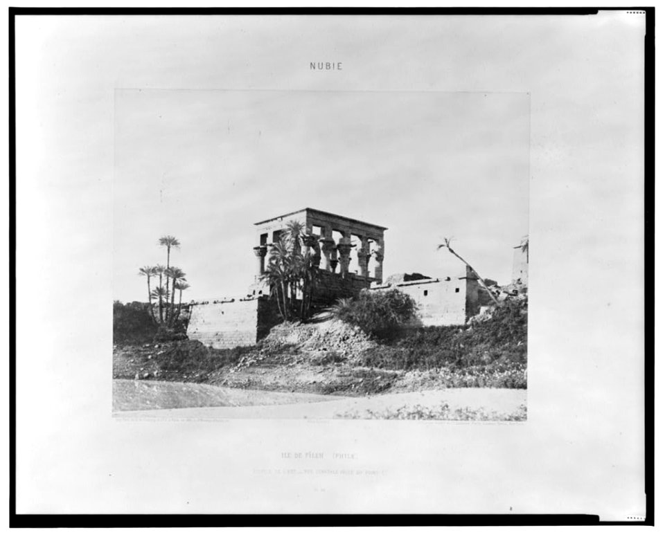 Ile de Fîleh (Philae) - édfice de l'est - vue générale prise du point C - Félix Teynard. LCCN2001695332