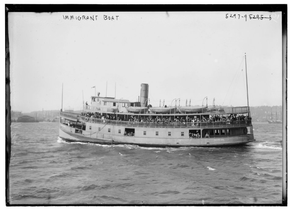 Immigrant boat LCCN2014711414