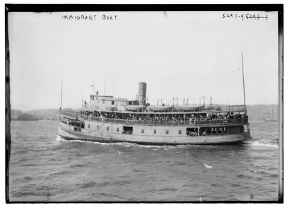 Immigrant boat LCCN2014711414