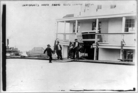 Immigrants going aboard Ellis Island barge LCCN2001704450