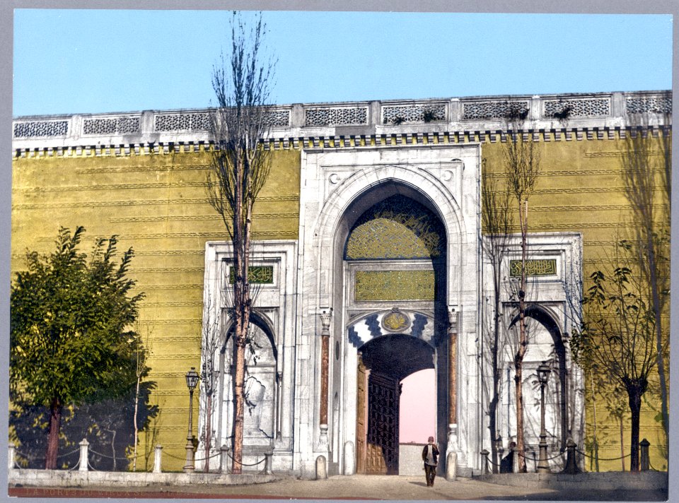 Imperial gate, Topkapi Palace, Constantinople, Turkey LCCN2003653108