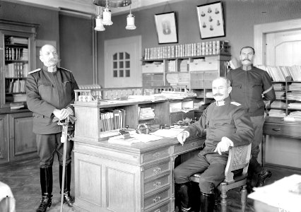 Im Büro des Armeepferdearztes - CH-BAR - 3237904