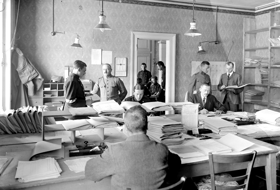 Im Büro zur Kontrolle des Rechnungswesens der Internierung - CH-BAR - 3241177