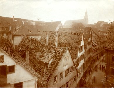 Im Ersten Weltkrieg zerstörte Häuser in der Hirschgasse nach dem Luftangriff vom 12. Oktober 1916, Foto Paul Sinner