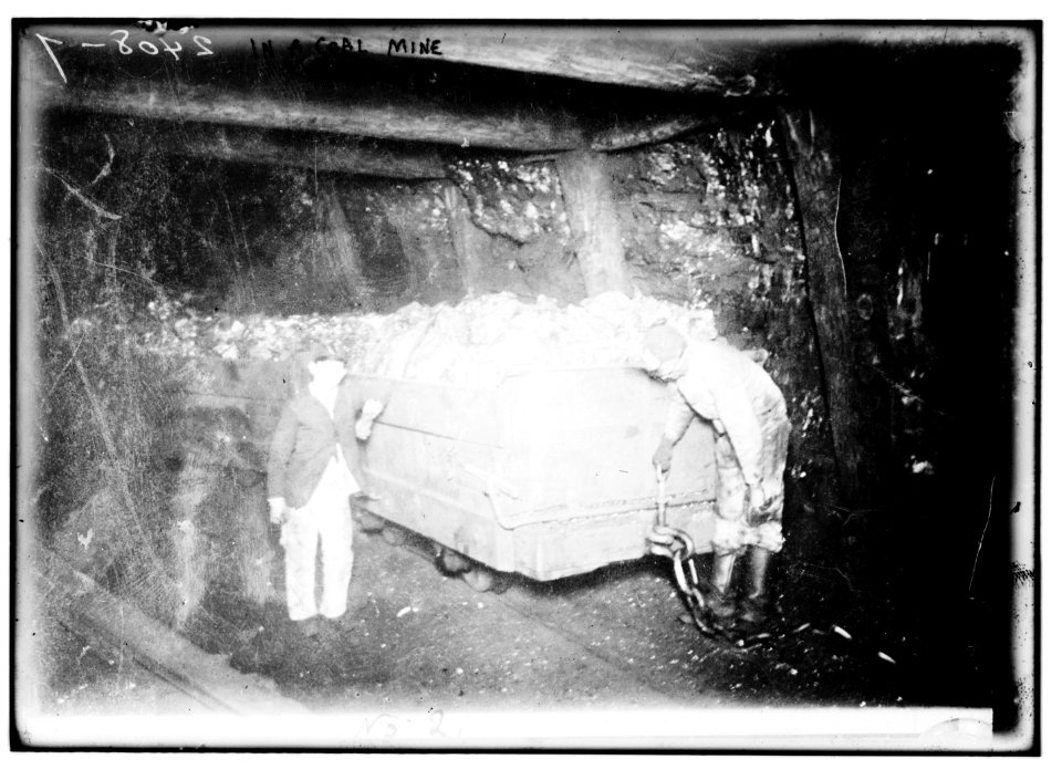 In a coal mine LCCN2014690451