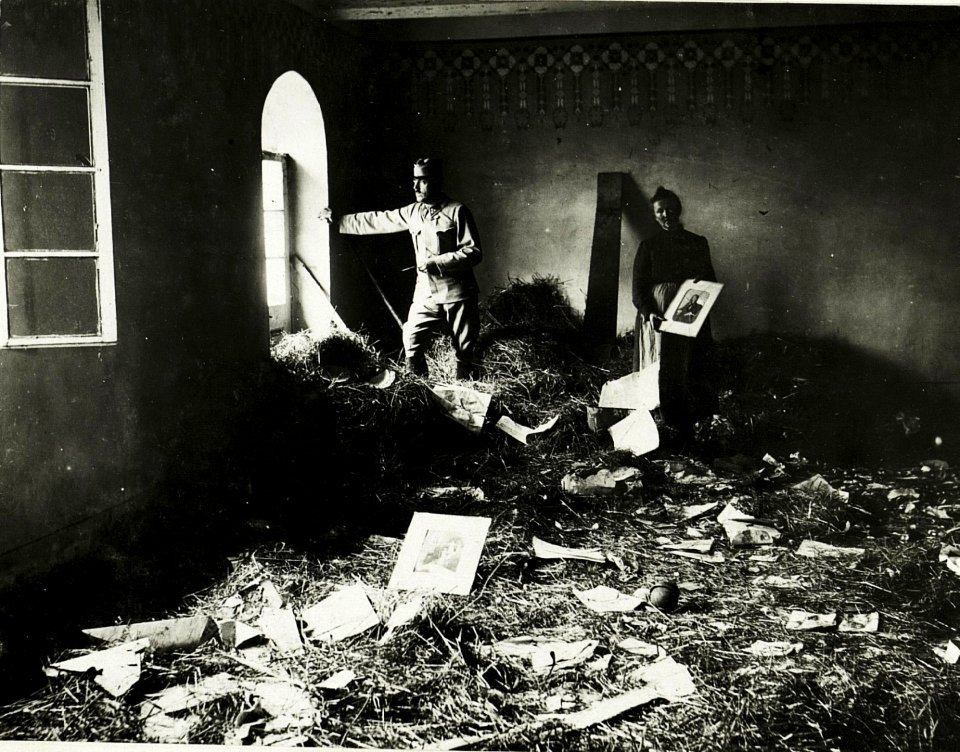 Im verwüsteten Hegerhaus nördlich Limanowa. (BildID 15593519)