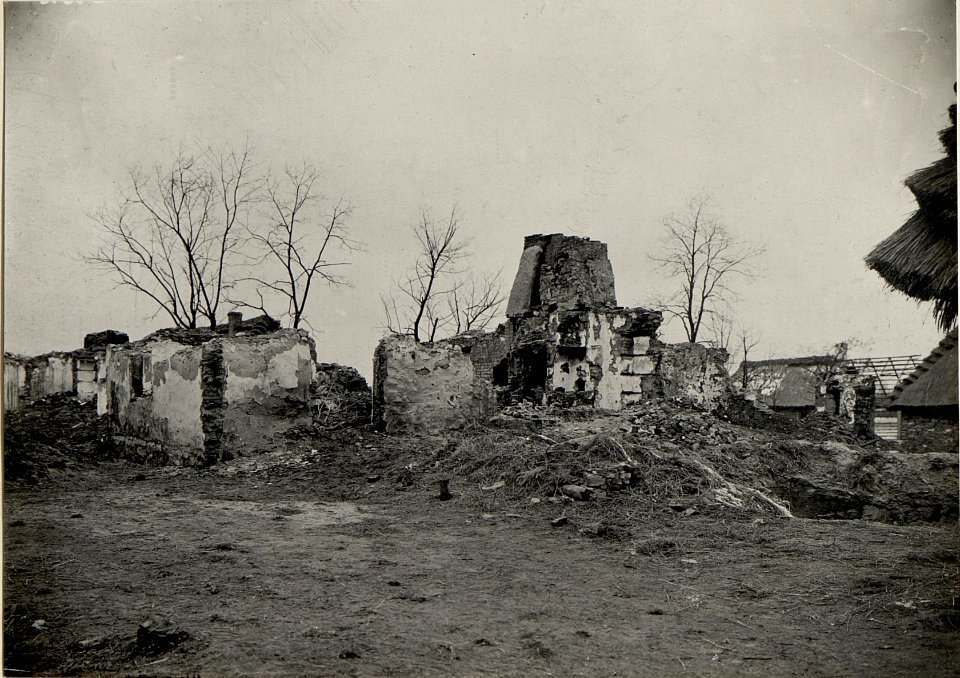 In Brand geschossene Häuser in Motkovice. (BildID 15540202)