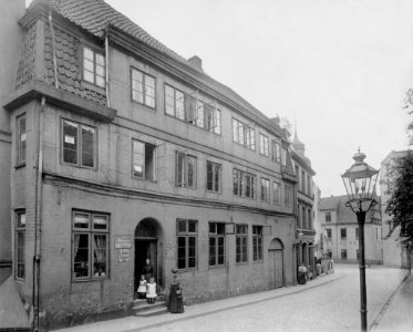 In der Burgstraße mit Blick von Osten auf den Buchwaldschen Hof (Kiel 44.606)