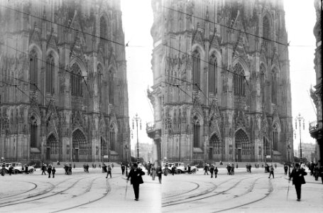 In front of the Cologne Catherdral, 1901-1922