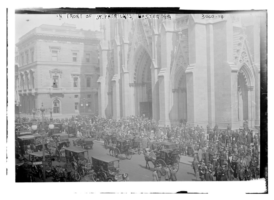 In front of St. Pat's, Easter 1914 LCCN2014696034