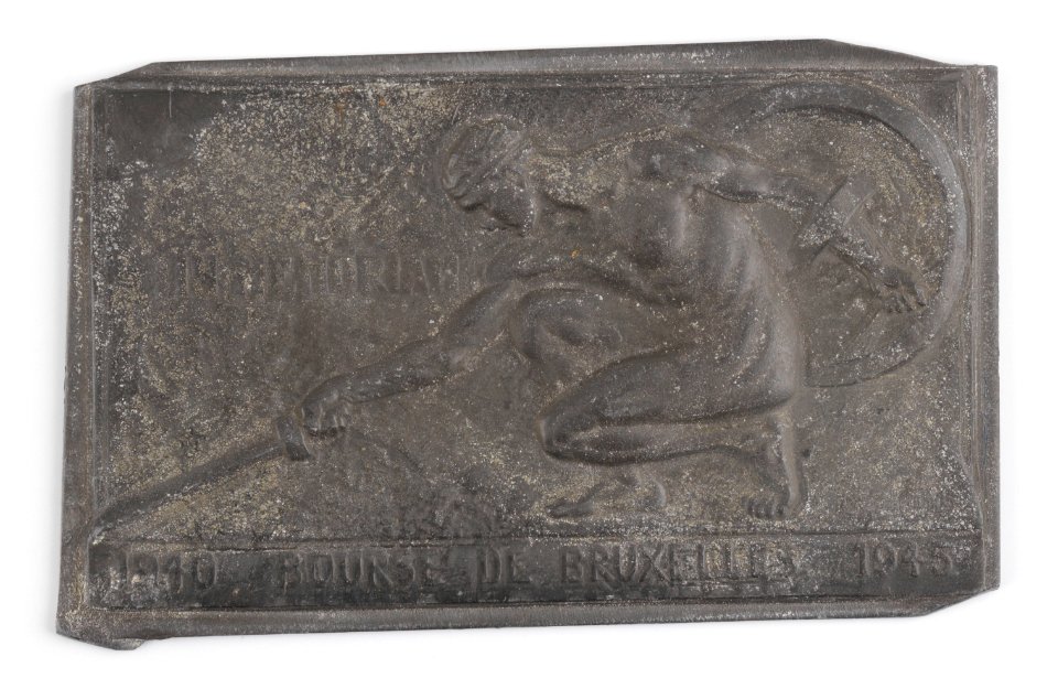 In Memoriam 1940, plaquette by Pierre Theunis, Belgium, (1945), Coins and Medals Department of the Royal Library of Belgium, 2N212 - 1 (recto)