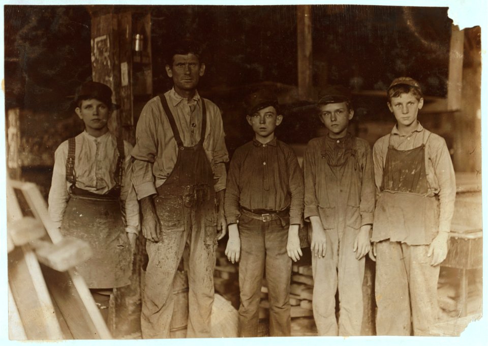 In the Glue Room, N. Y. Dimension Supply Company, Evansville, Ind. LOC cph.3b05698