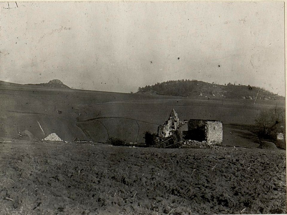 In Brand geschossenes Haus am Schlachtfeld von Strzegowa. (BildID 15538298)
