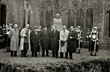Inauguración del busto de Pío Baroja en el claustro del Museo San Telmo (3 de 3) - Fondo Car-Kutxa Fototeka photo