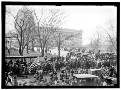 INAUGURAL CEREMONY. CROWDS COLLECTING LCCN2016867151
