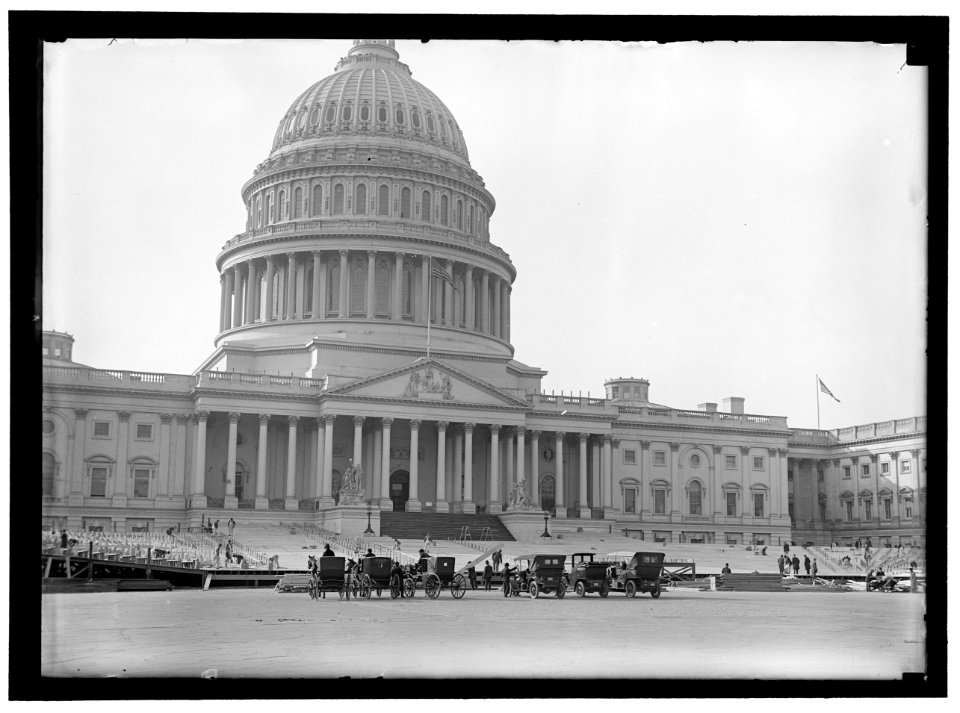 INAUGURAL STANDS AT CAPITOL LCCN2016867212