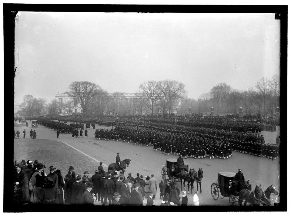 INAUGURAL PARADES. PARADE FORMING AT CAPITOL LCCN2016867198