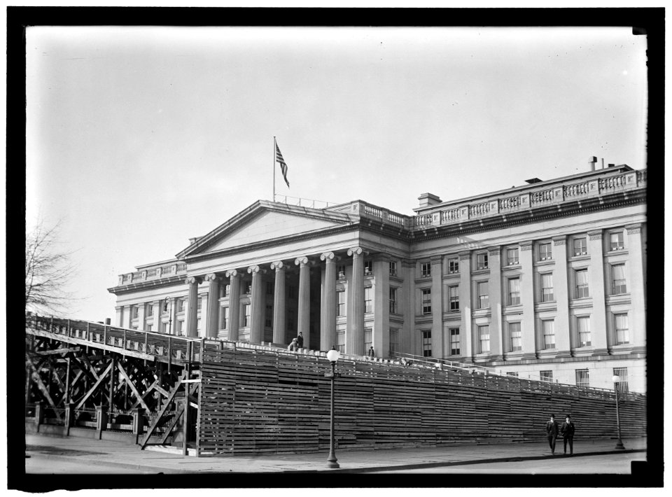 INAUGURAL STANDS. SOUTHEAST CORNER OF TREASURY LCCN2016864311