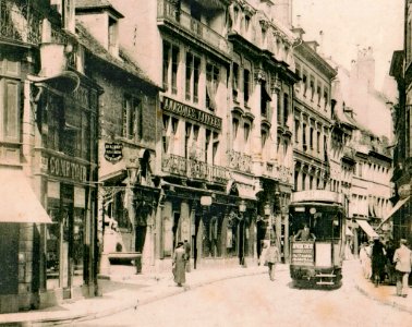 INCONNU 100 - BESANCON - La Grande-Rue (Détail)