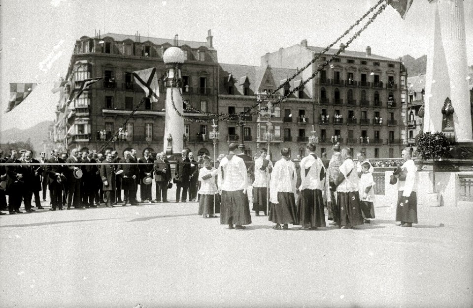 Inauguración del puente de la Zurriola el 15 de agosto (1 de 3) - Fondo Car-Kutxa Fototeka