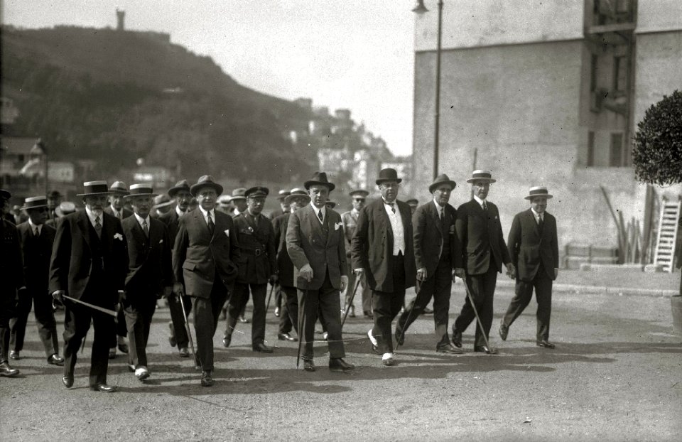 Inauguración del trozo de carretera que unía Arbizketa con Benta-Berri, con asistencia de las autoridades (1 de 3) - Fondo Car-Kutxa Fototeka