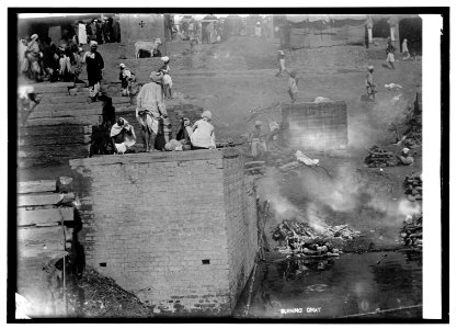India, Hindoo (i.e., Hindu) burning ghat LCCN2016820986