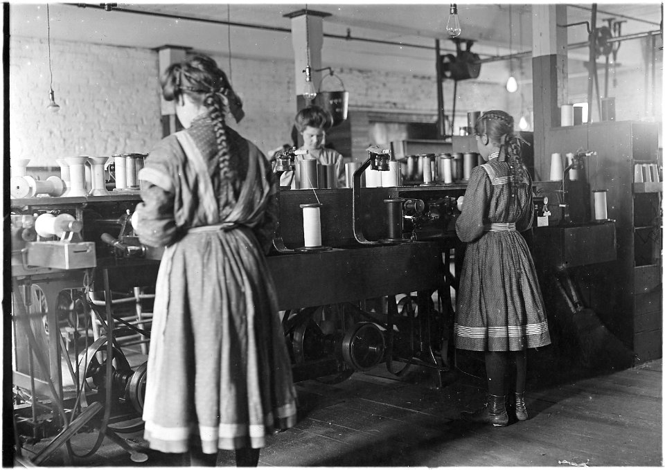 In the spool cotton dept. Bibb Mfg. Co. Macon, Ga. - NARA - 523154