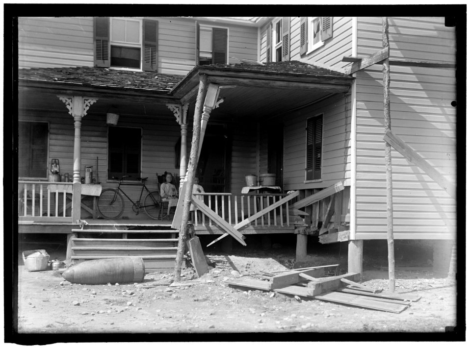 INDIAN HEAD, MD. NAVY PROVING GROUND. RESIDENCE OF GEORGE SWANN, DAMAGED BY 16' SHELL THAT HIT ANOTHER IN SANDBANK, AND WAS DEFLECTED OVER COUNTRY AT 3-4 ANGLE. THE SHELL, WHERE IT STOPPED LCCN2016864360