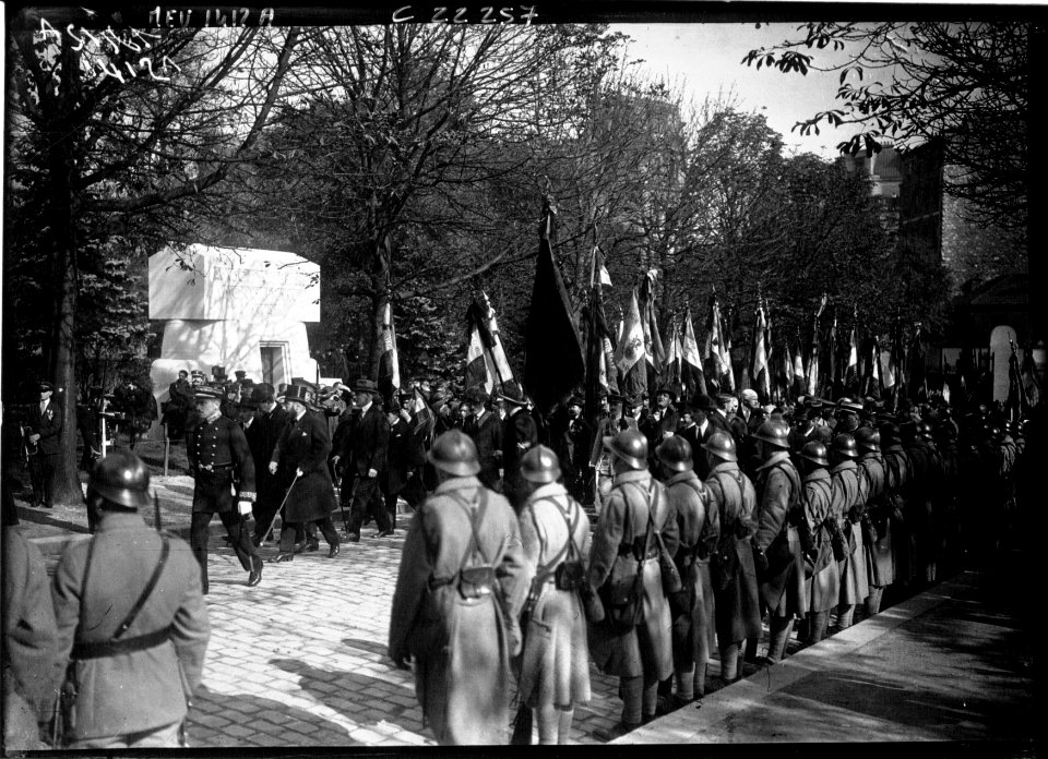 Inauguration du monument élevé à la mémoire des soldats belges au Père-Lachaise (Btv1b9055160v f1)