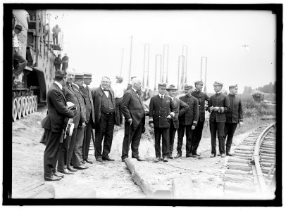 INDIAN HEAD, MD. NAVY PROVING GROUND. GROUP. ADM. EARLE, 6TH FROM RIGHT LCCN2016870316