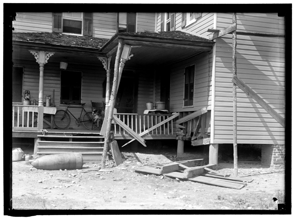 INDIAN HEAD, MD. NAVY PROVING GROUND. RESIDENCE OF GEORGE SWANN, DAMAGED BY 16' SHELL THAT HIT ANOTHER IN SANDBANK, AND WAS DEFLECTED OVER COUNTRY AT 3-4 ANGLE. THE SHELL, WHERE IT STOPPED LCCN2016864345