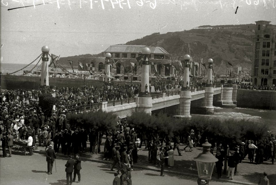 Inauguración del puente de la Zurriola el 15 de agosto (3 de 3) - Fondo Car-Kutxa Fototeka
