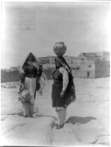 Indian women with large water pots in front of Pueblo of Laguna, New Mexico LCCN2005691771