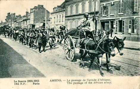 INCONNU - La Guerre 1914-1915 - AMIENS - Le passage de l'armée d'Afrique - 185 RP Paris