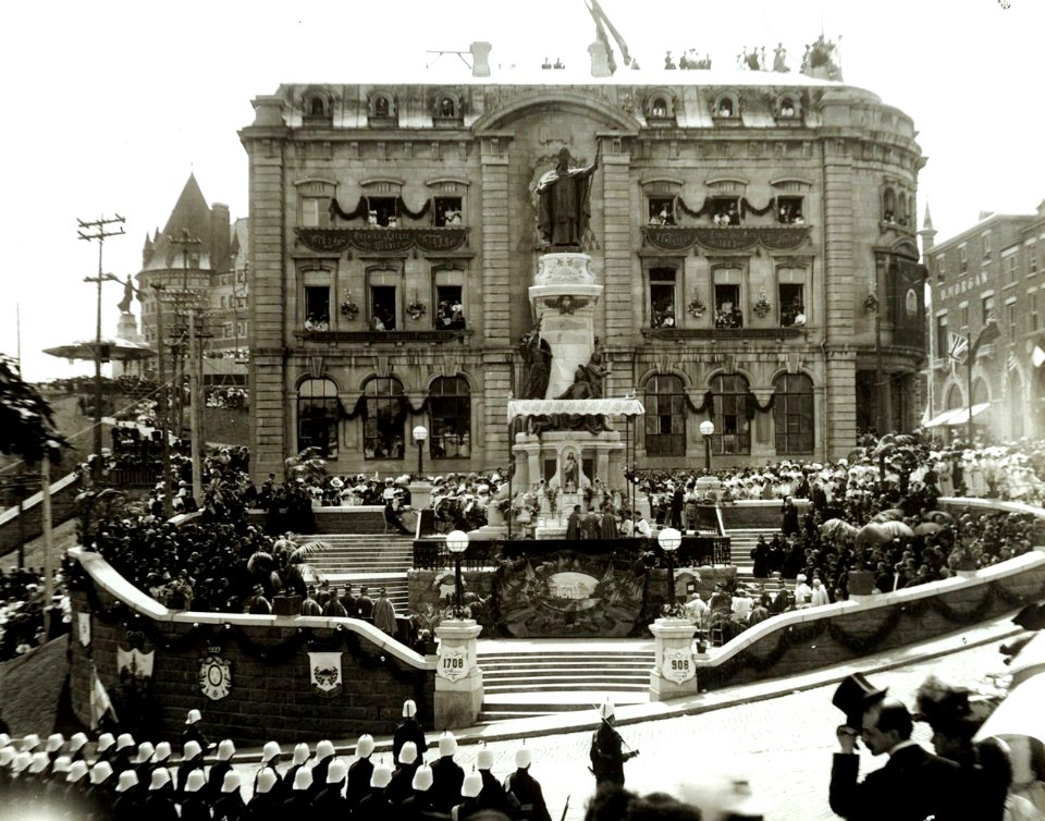 Inauguration du monument de Francois de Laval en 1908