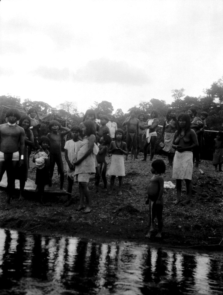 Indianer vid flodstranden. Darién, Jaqué River. Panama - SMVK - 003980