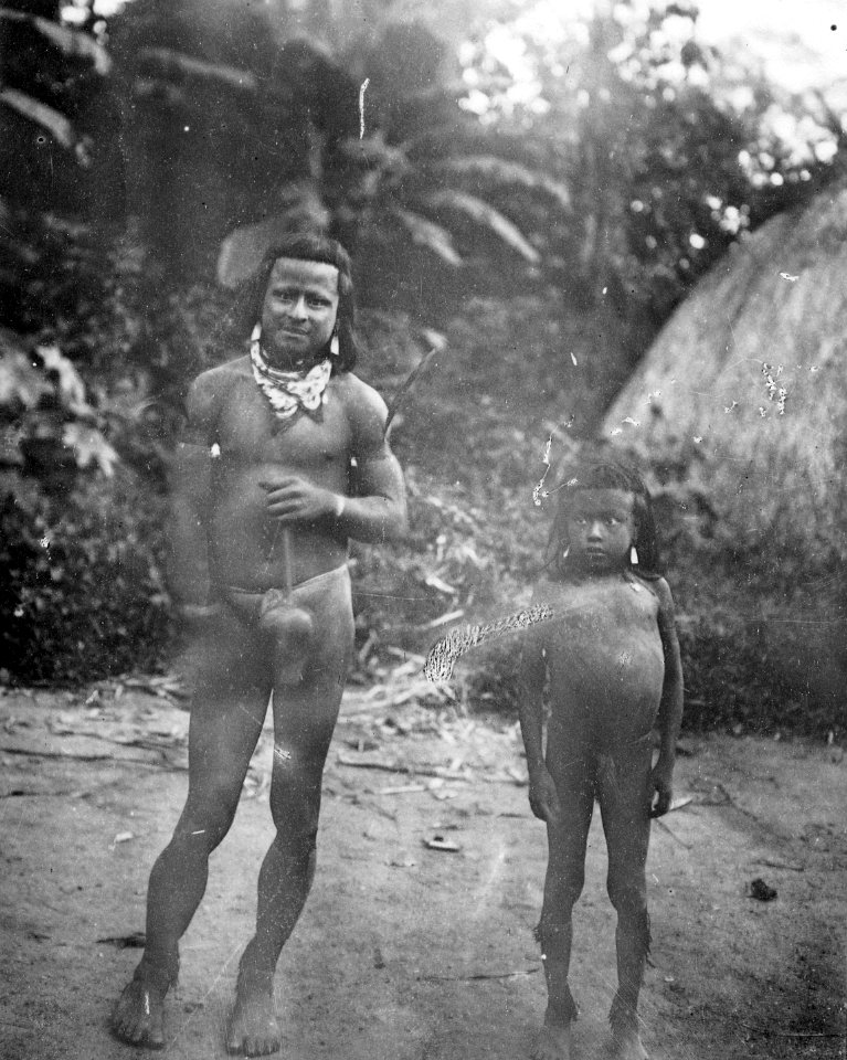 Indianman och pojke. Rio Curumbiara. Brasilien - SMVK - 005623