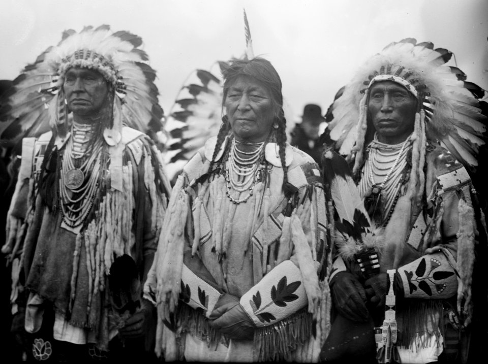 Indians at dedication LCCN2014691040 (cropped)