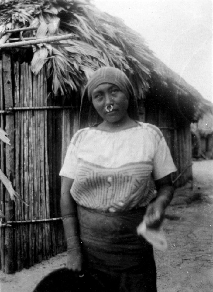 Indianska med näsring. San Blas. Panama - SMVK - 004464