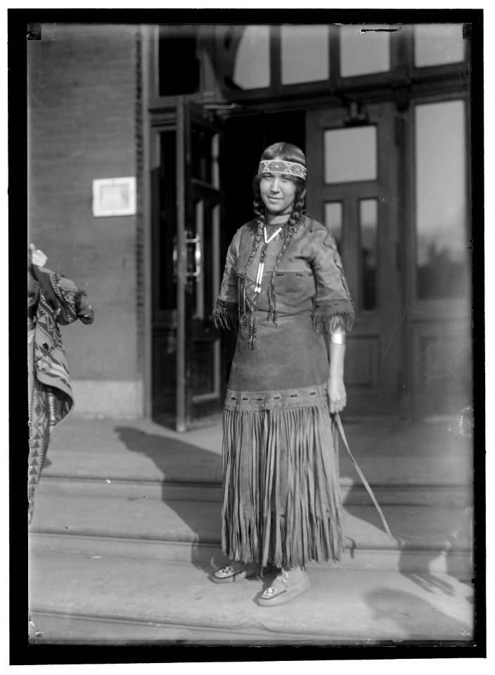 INDIANS, AMERICAN. INDIAN WOMEN LCCN2016866850