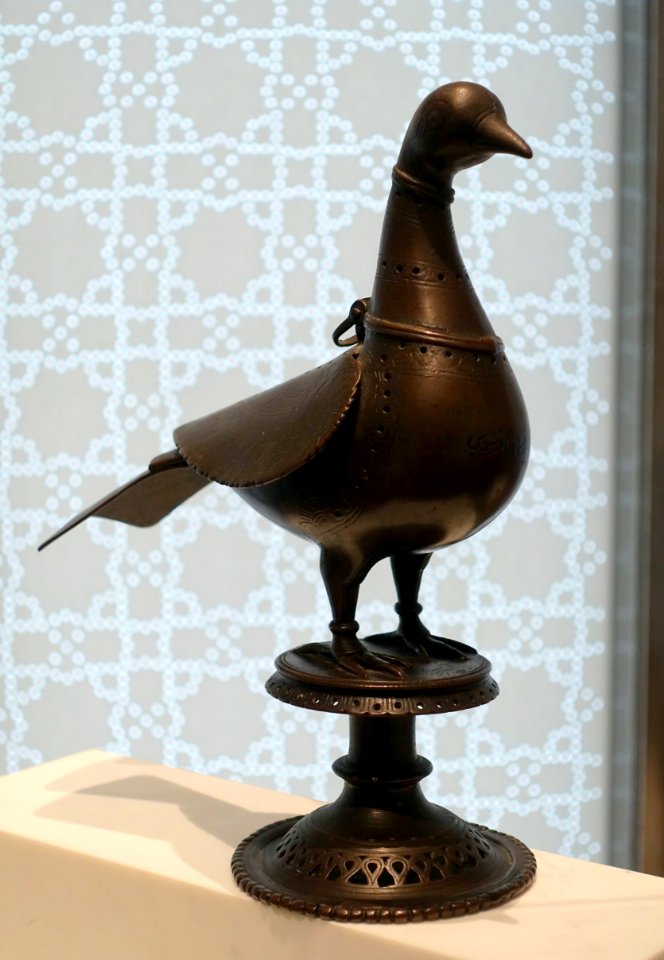 Incense burner, Hindustan, 1624 AD, brass inlaid with black compound - Aga Khan Museum - Toronto, Canada - DSC07068