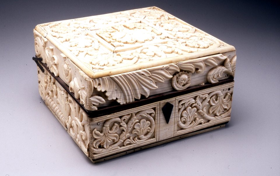 Indian - Box with Vegetal Forms - Walters 711211 - Three Quarter