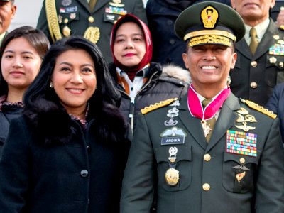 Indonesian Army Chief of Staff Gen. Andika Perkasa Participates in an Army Full Honors Wreath-Laying Ceremony at the Tomb of the Unknown Soldier - 49483796507 (Andika Perkasa and Diah Erwiany)