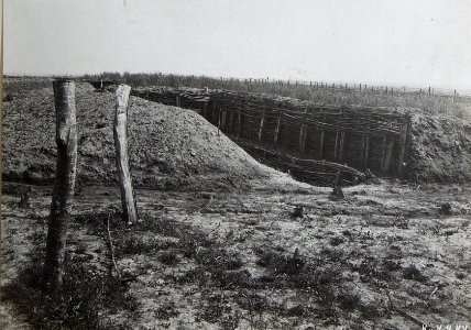 Inf. Stellungen mit hohen Aufsatz von rückwärts. (BildID 15691265)