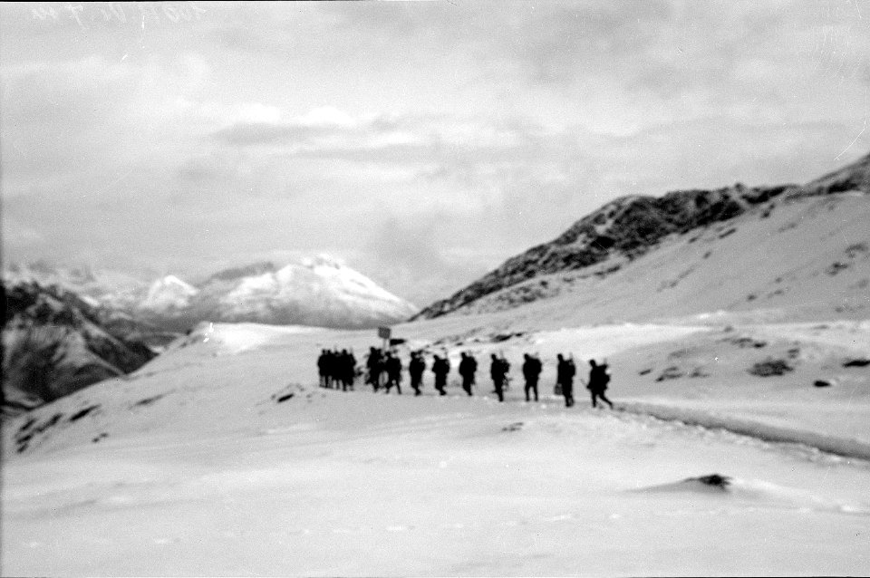 Infanterie auf dem Weg zur Dreisprachenspitze - CH-BAR - 3237062